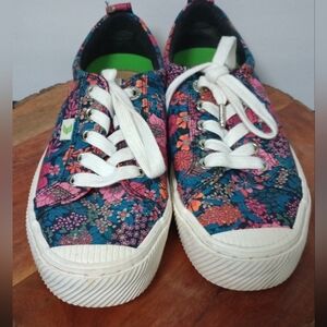 Cariuma OCA Night Floral Canvas Sneakers Ladies Size 6.5